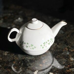 ROYAL TARA bone china Teapot (top and lid only)*